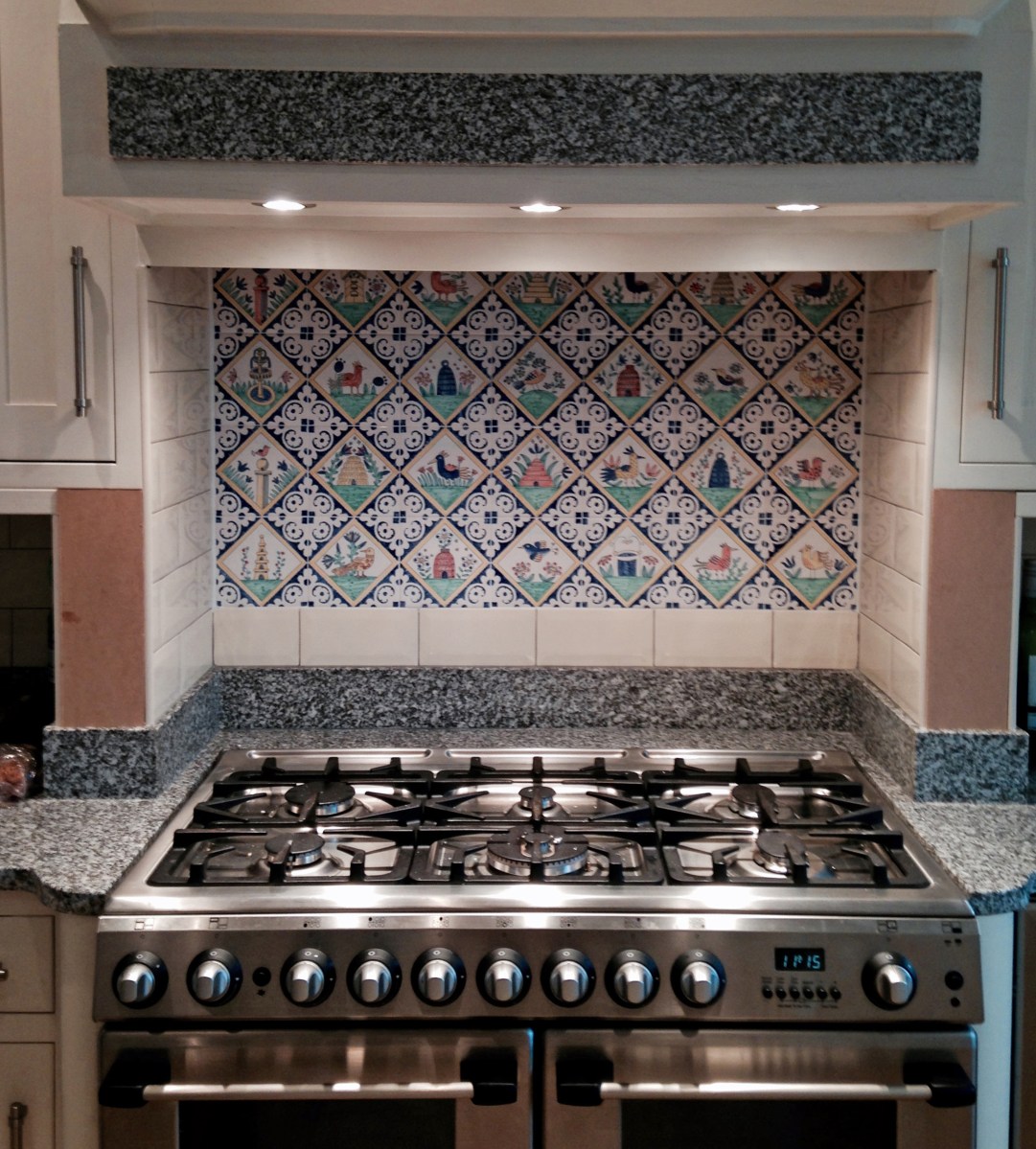 Tiled cooker splashback