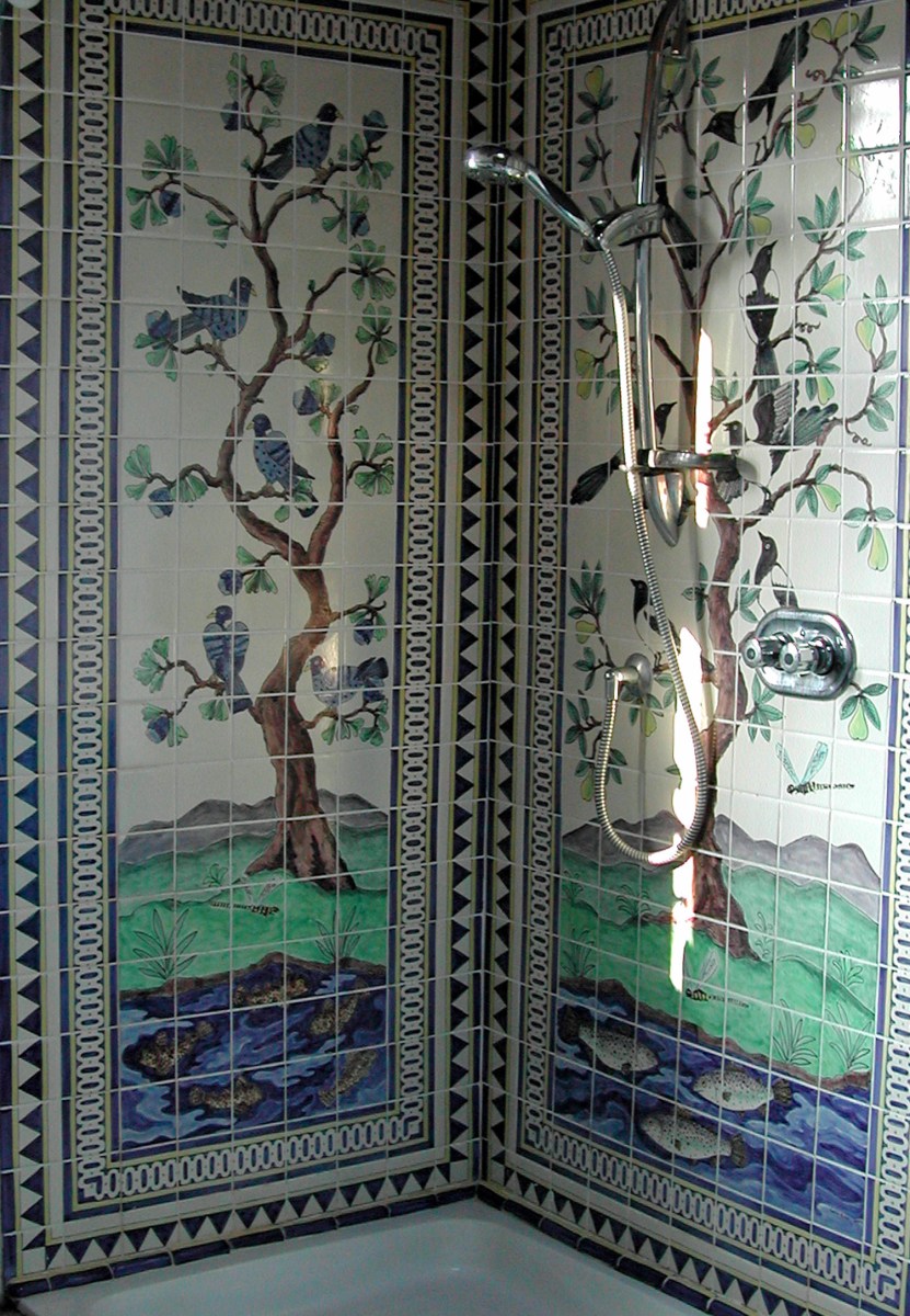 Birds in tree tiled scene